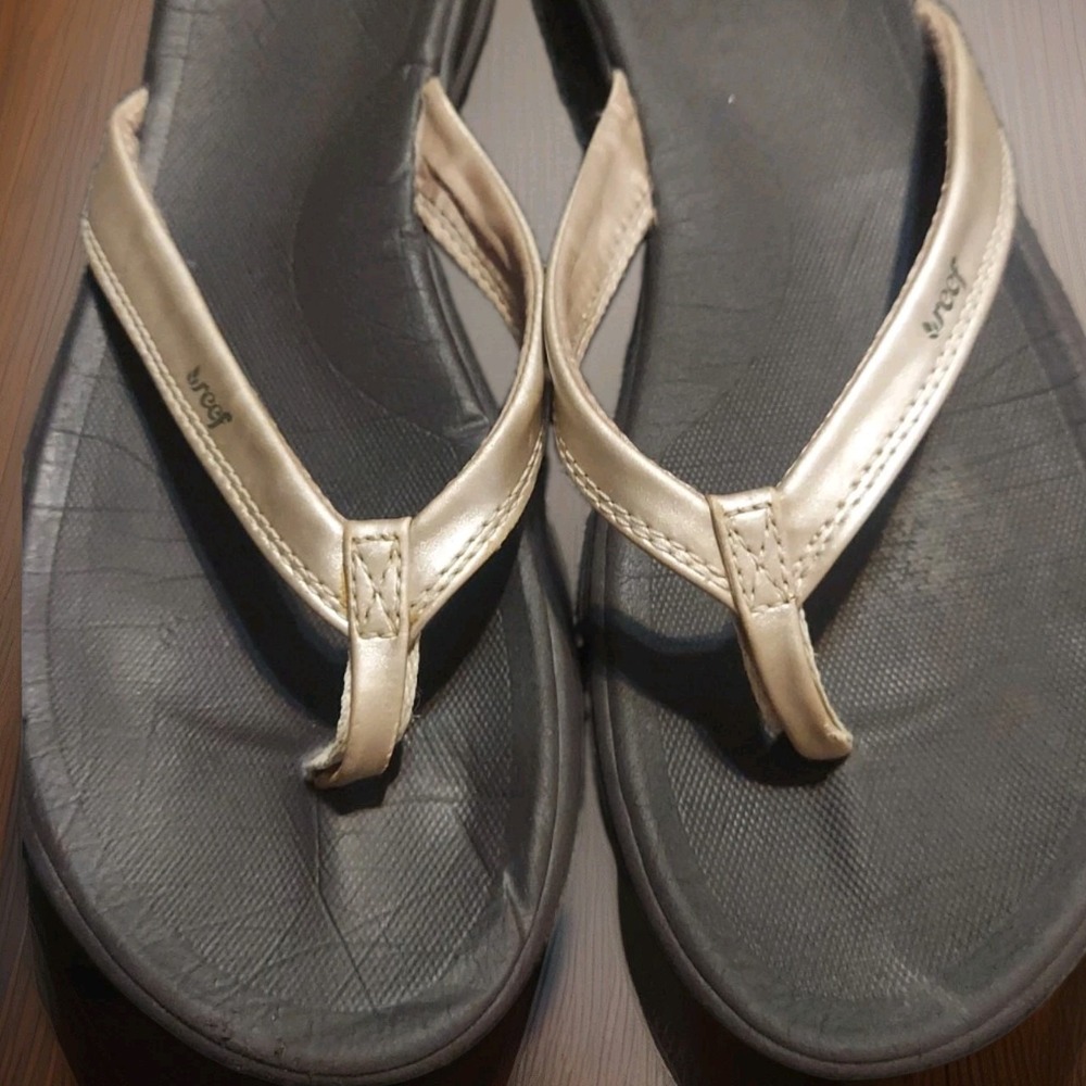 REEF Sandals Cushion Court Bounce Metallic Rose Gold Thong Flip Flops sz 8.5-9